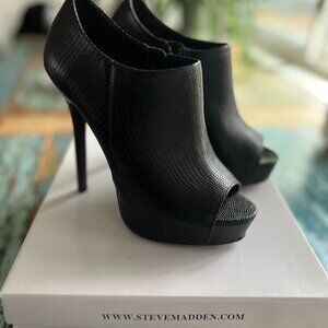 Steve Madden Naydean Black Snake Booties